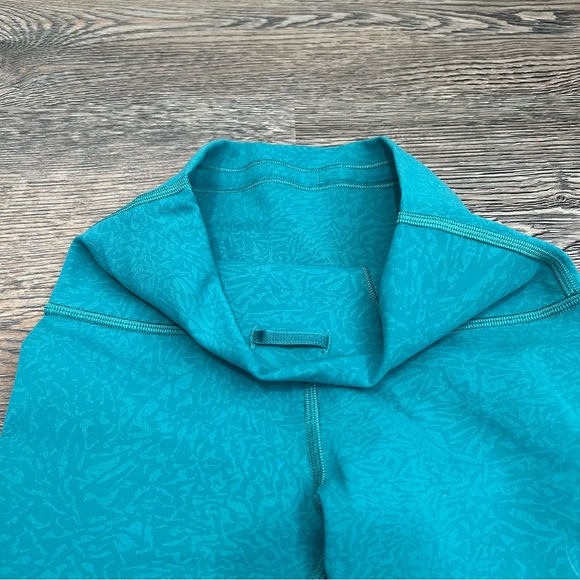 Lululemon Wunder Train High-Rise Tight 25"
Crunch Teal Lagoon size 2 - Picture 4 of 11
